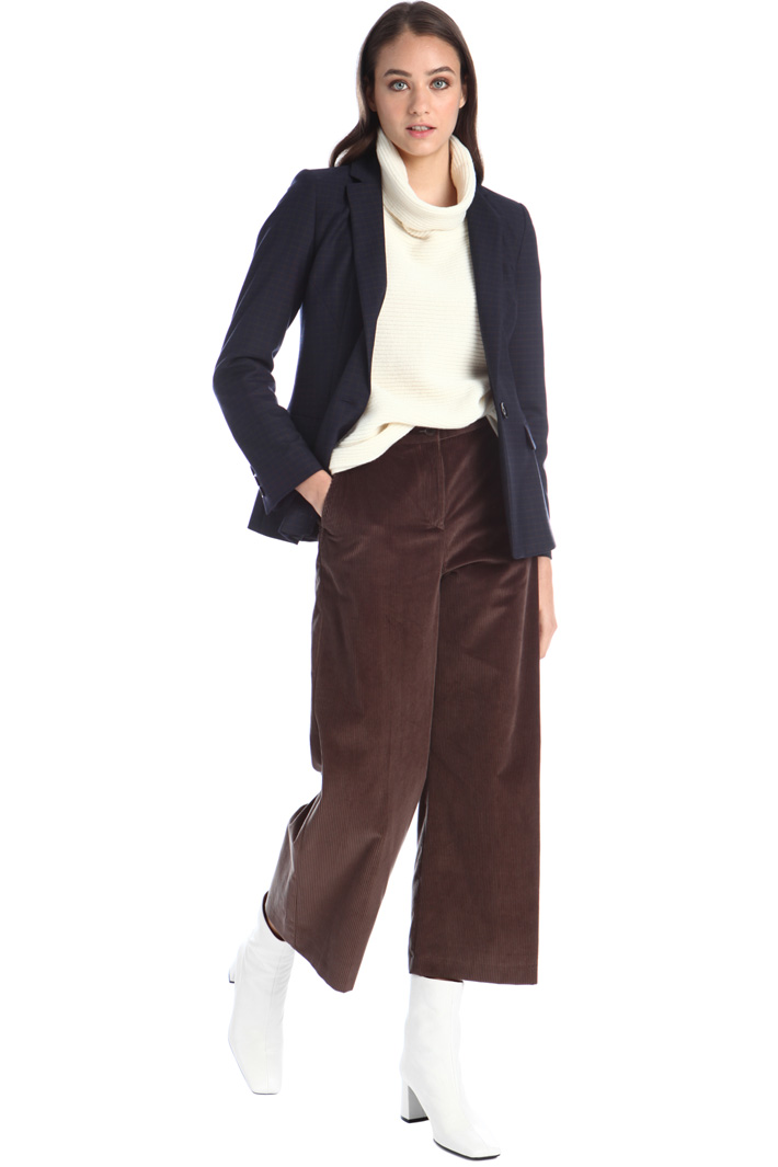 Cropped trousers in velvet Intrend Cropped trousers in velvet Intrend