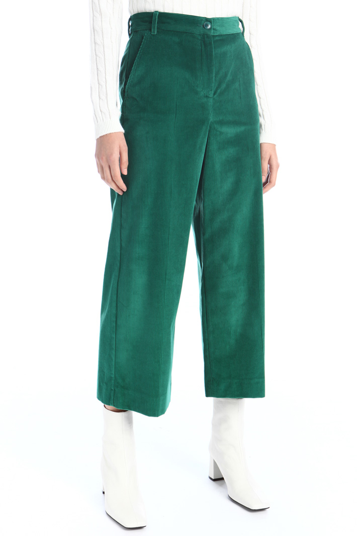 Pantaloni cropped in velluto Pantaloni cropped in velluto