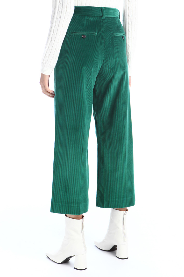 Pantaloni cropped in velluto Pantaloni cropped in velluto