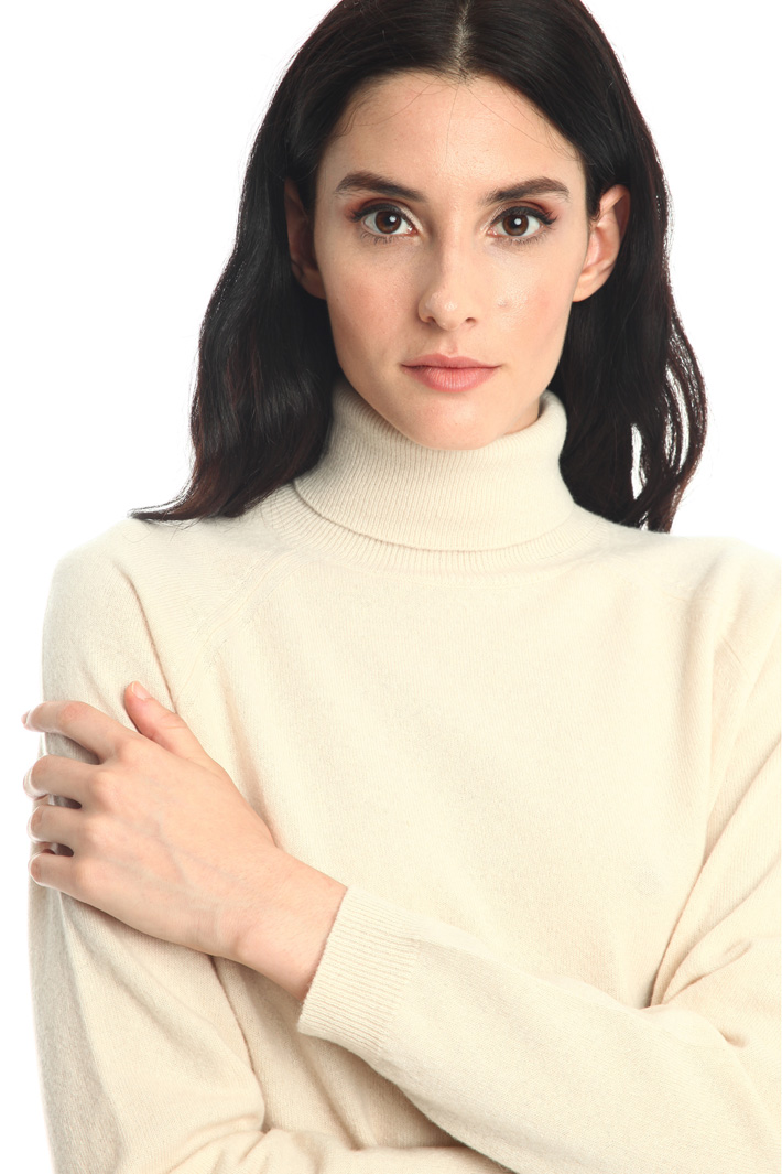Wool blend turtleneck sweater Intrend Wool blend turtleneck sweater Intrend