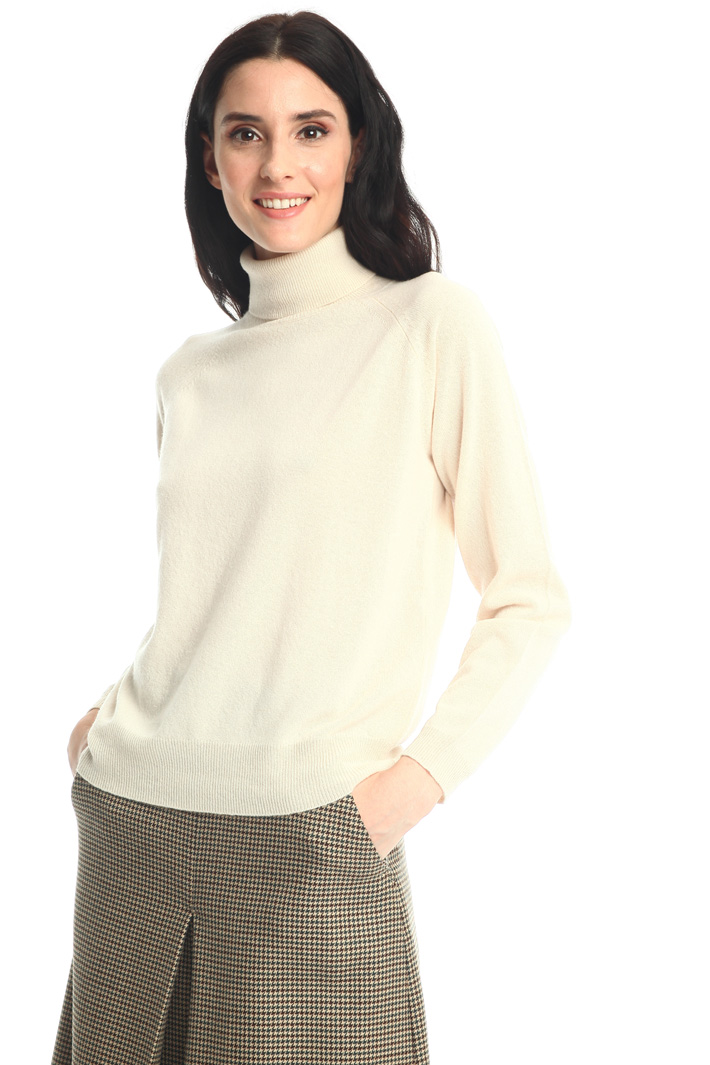 Wool blend turtleneck sweater Intrend Wool blend turtleneck sweater Intrend