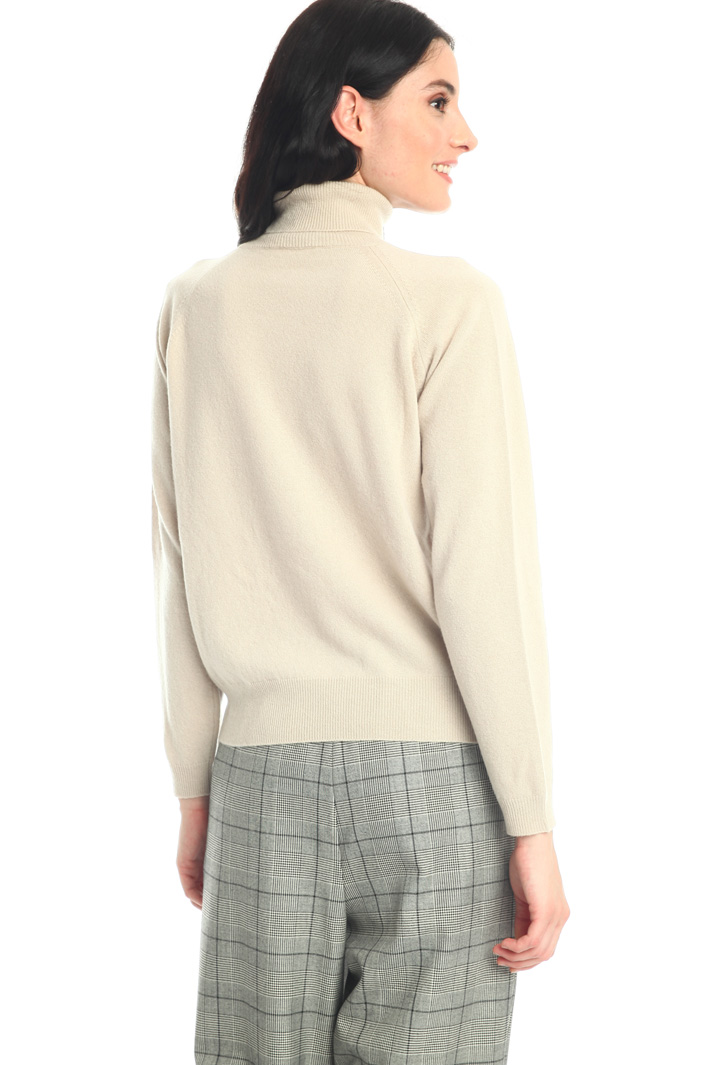 Wool blend turtleneck sweater Intrend Wool blend turtleneck sweater Intrend