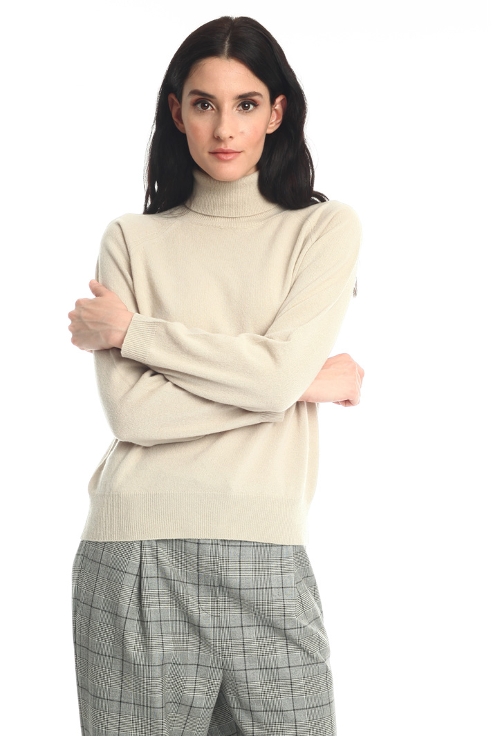 Wool blend turtleneck sweater Intrend Wool blend turtleneck sweater Intrend