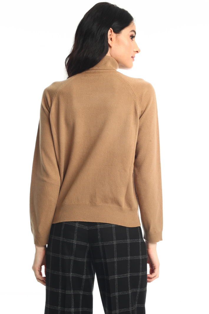 Wool blend turtleneck sweater Intrend Wool blend turtleneck sweater Intrend