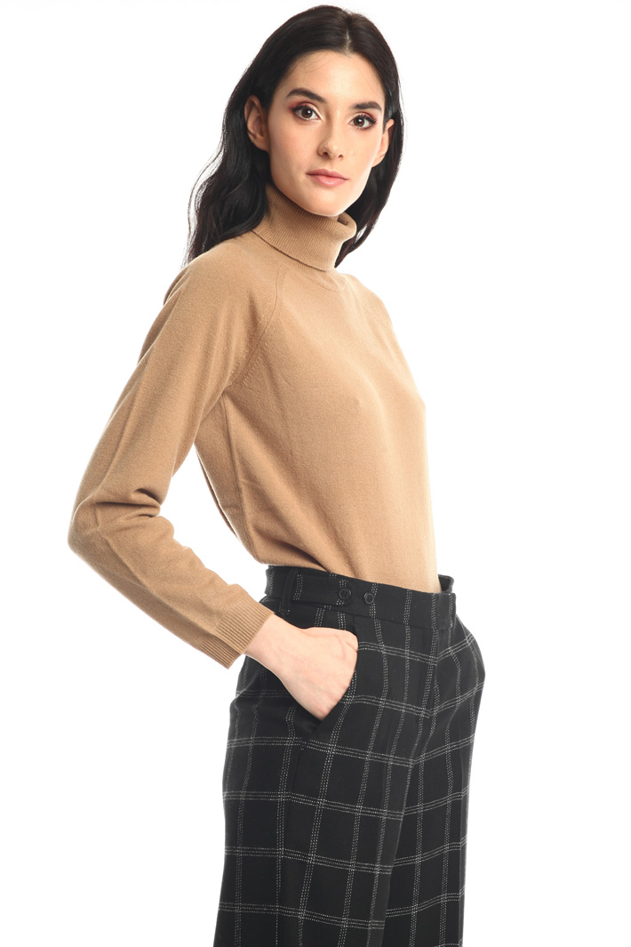 Wool blend turtleneck sweater Intrend Wool blend turtleneck sweater Intrend