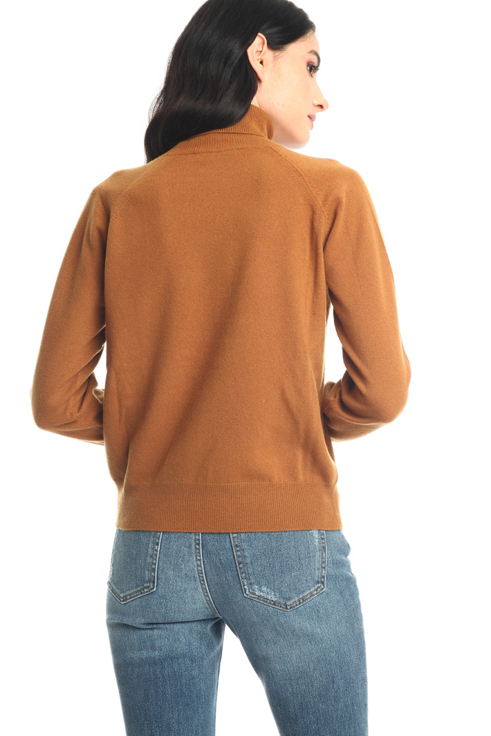 Wool blend turtleneck sweater Intrend Wool blend turtleneck sweater Intrend