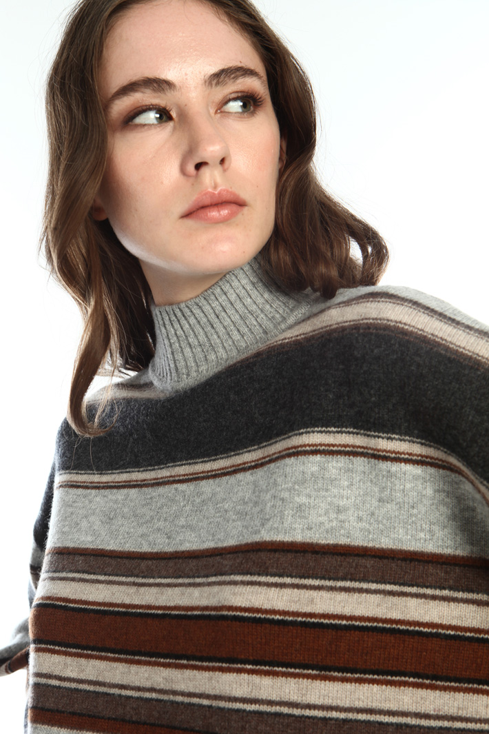 Fringed wool sweater Intrend Fringed wool sweater Intrend