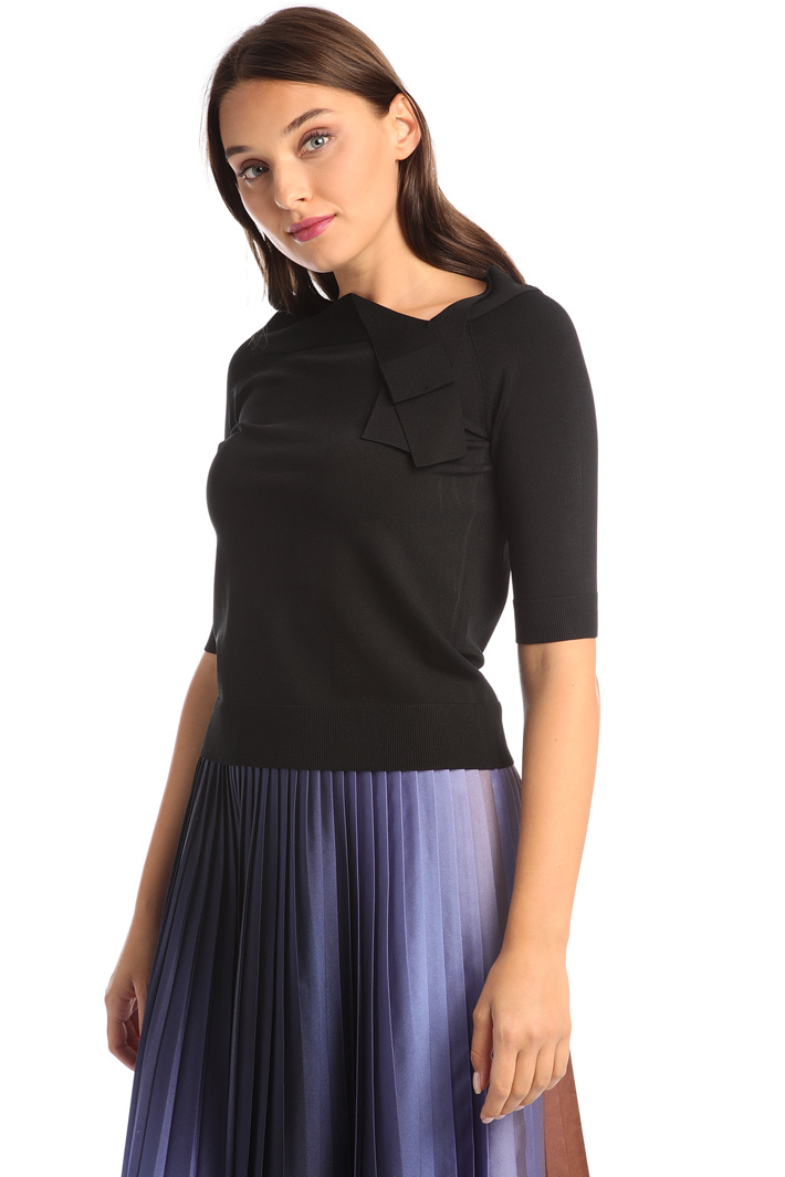 Maglia in viscosa con fiocco Intrend Maglia in viscosa con fiocco Intrend