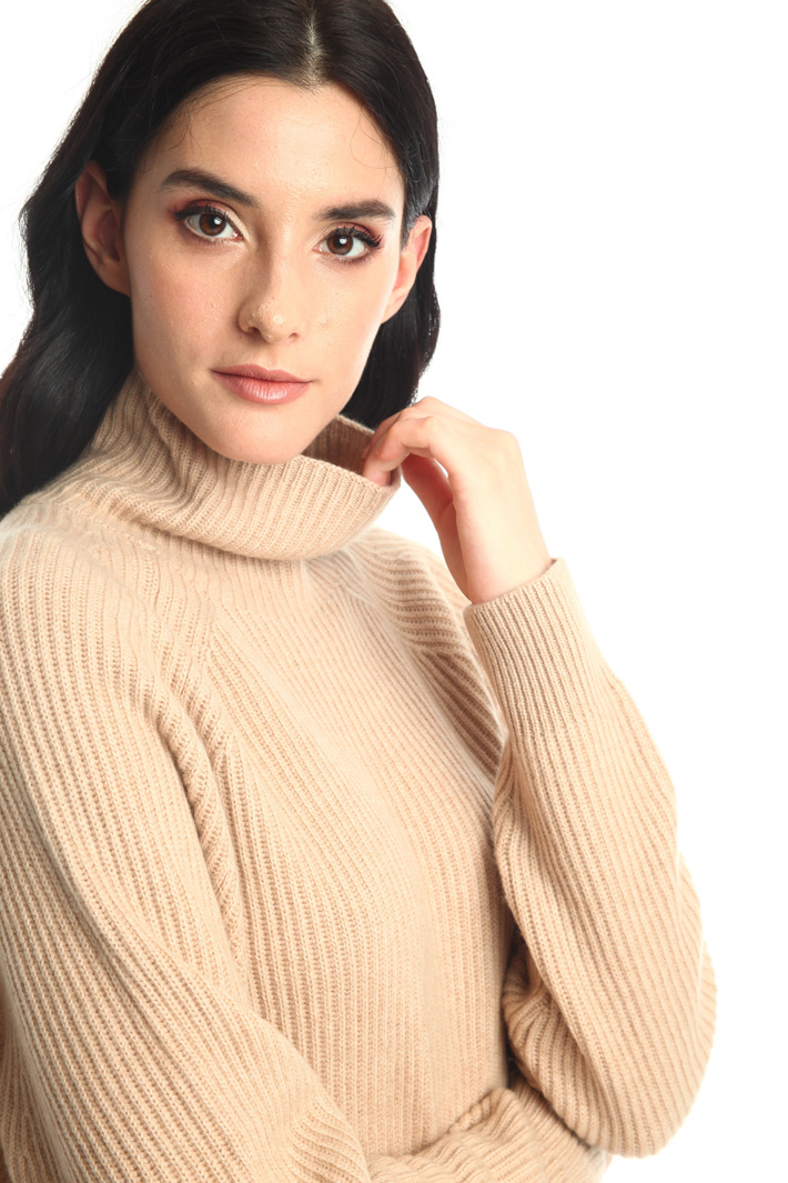 Turtleneck sweater in cashmere Intrend Turtleneck sweater in cashmere Intrend