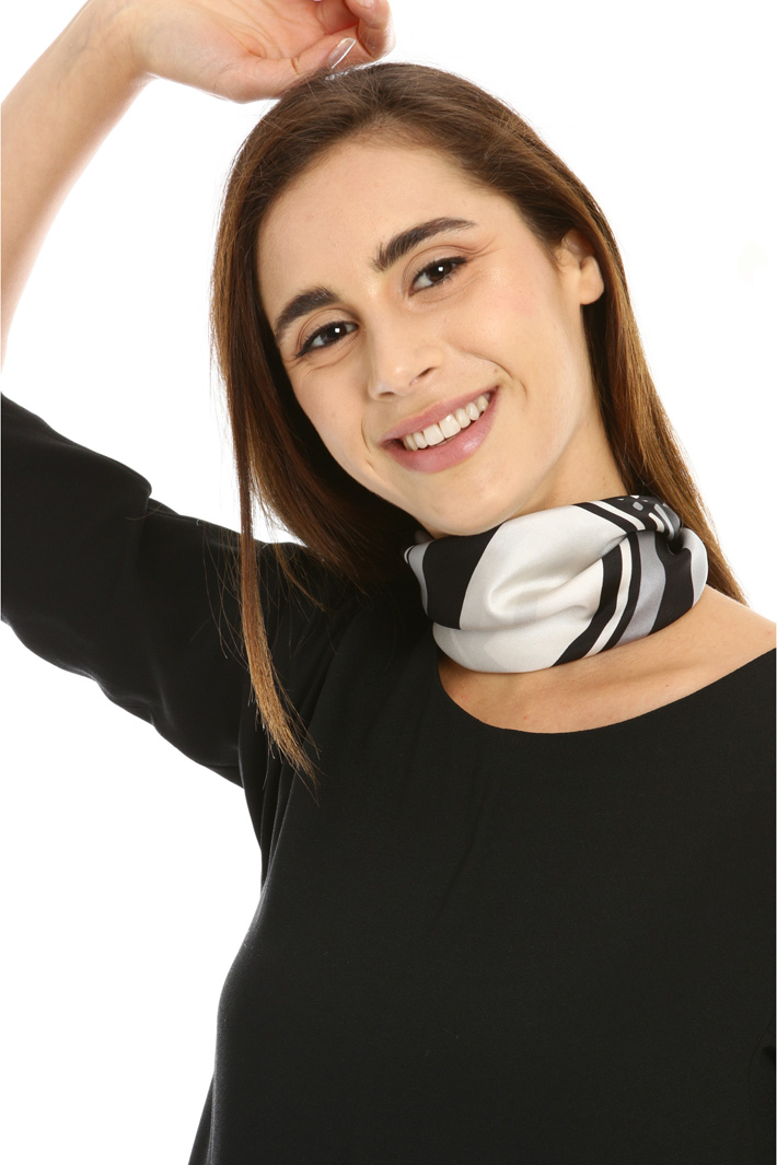 Pure silk foulard Intrend Pure silk foulard Intrend
