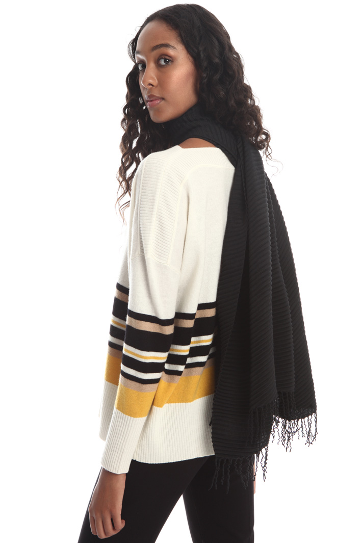Pleated viscose scarf Intrend Pleated viscose scarf Intrend