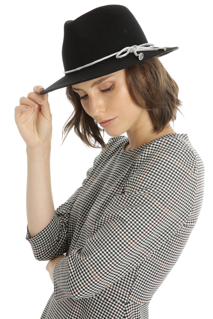 Hat with lurex ribbon Intrend Hat with lurex ribbon Intrend