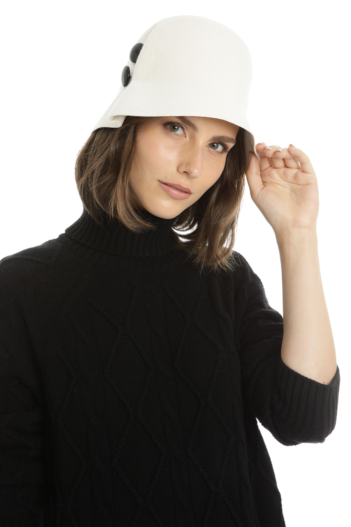 Buttoned hat Intrend Buttoned hat Intrend
