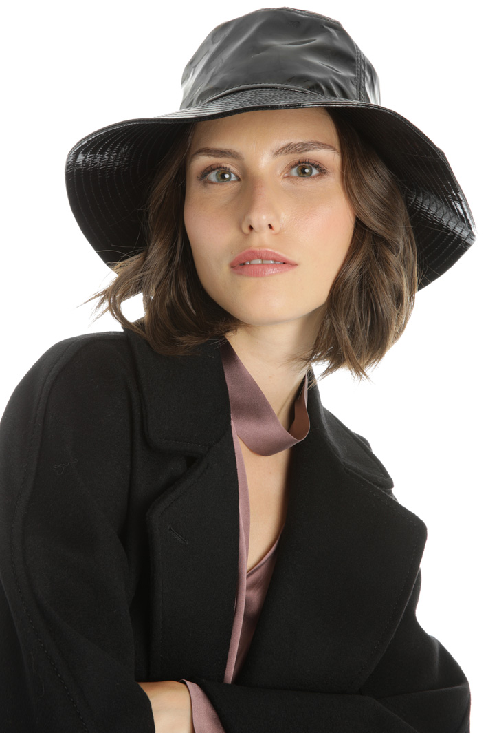 Varnished hat Intrend Varnished hat Intrend