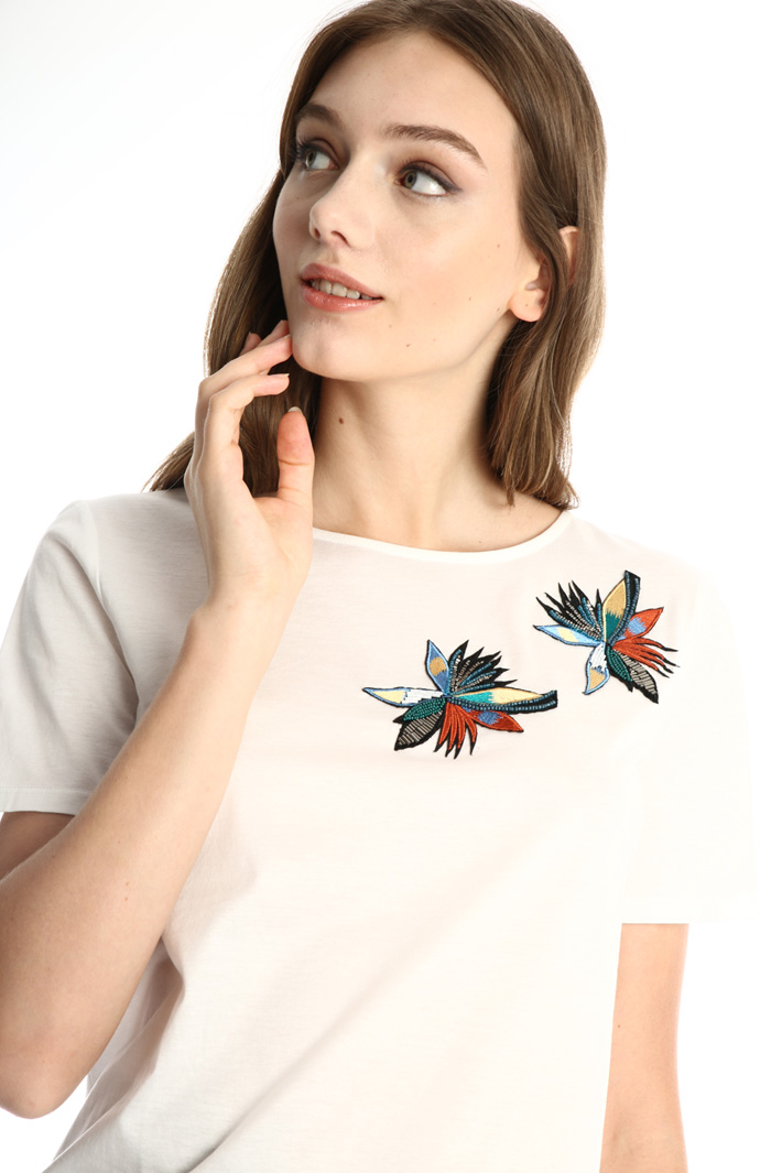 Embroidered T-shirt Intrend Embroidered T-shirt Intrend