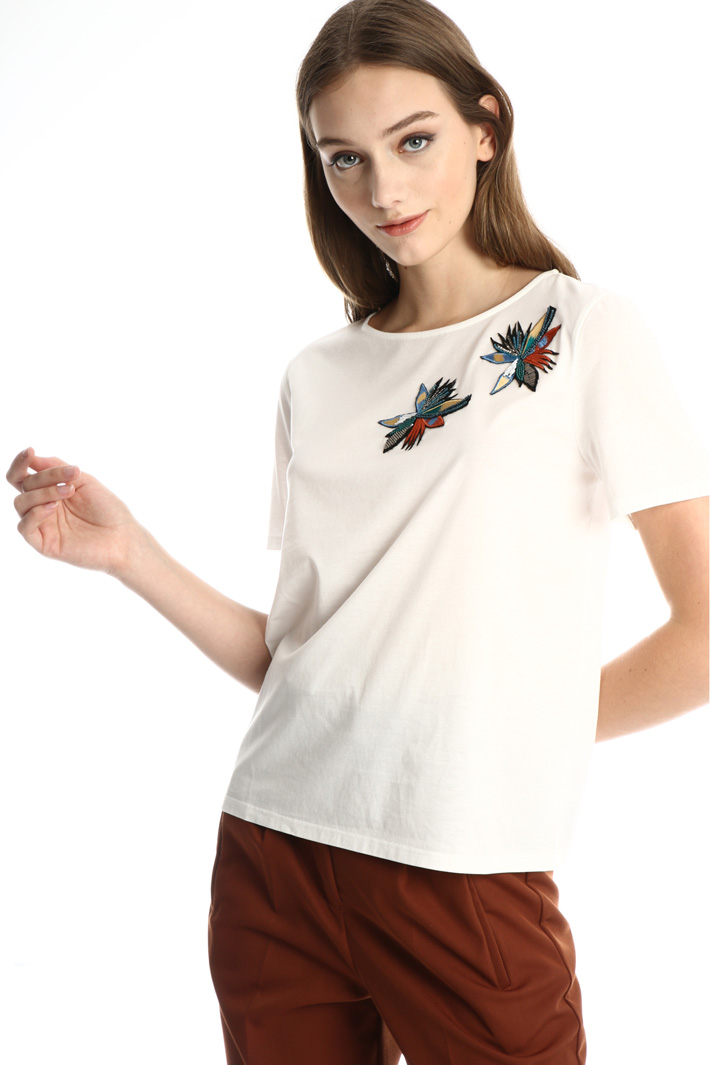 Embroidered T-shirt Intrend Embroidered T-shirt Intrend