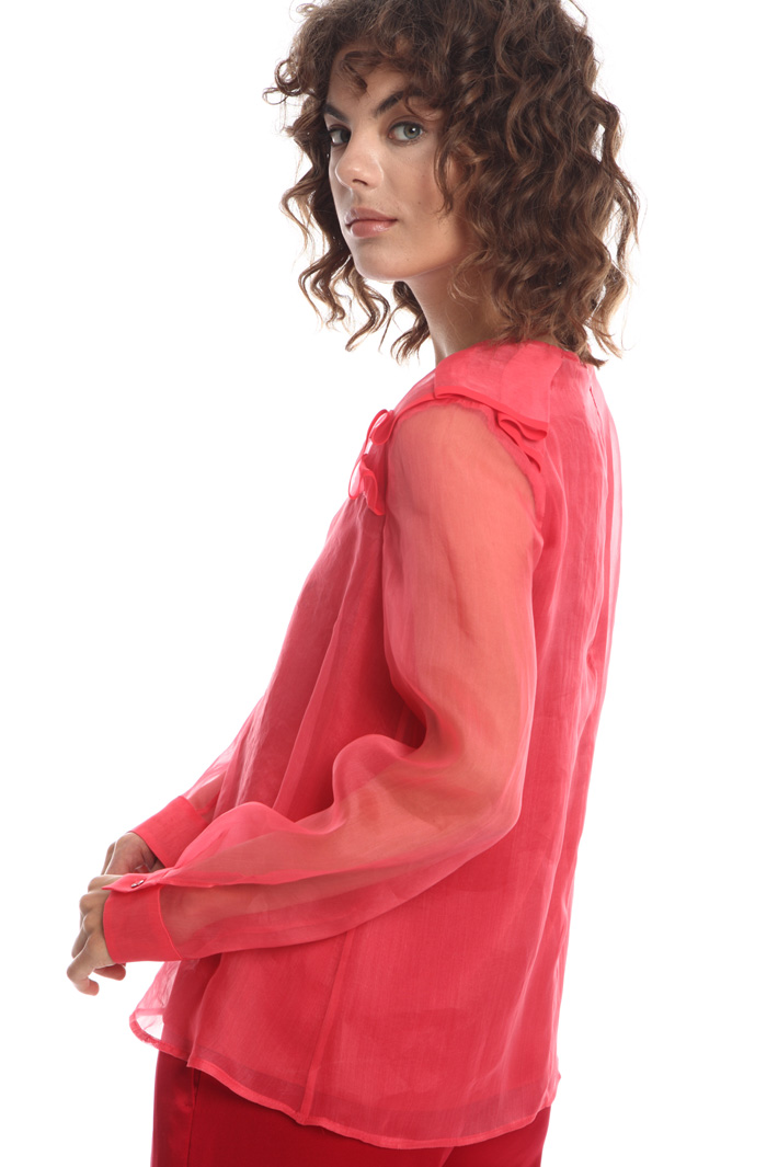Silk organza blouse
Intrend Silk organza blouse
Intrend