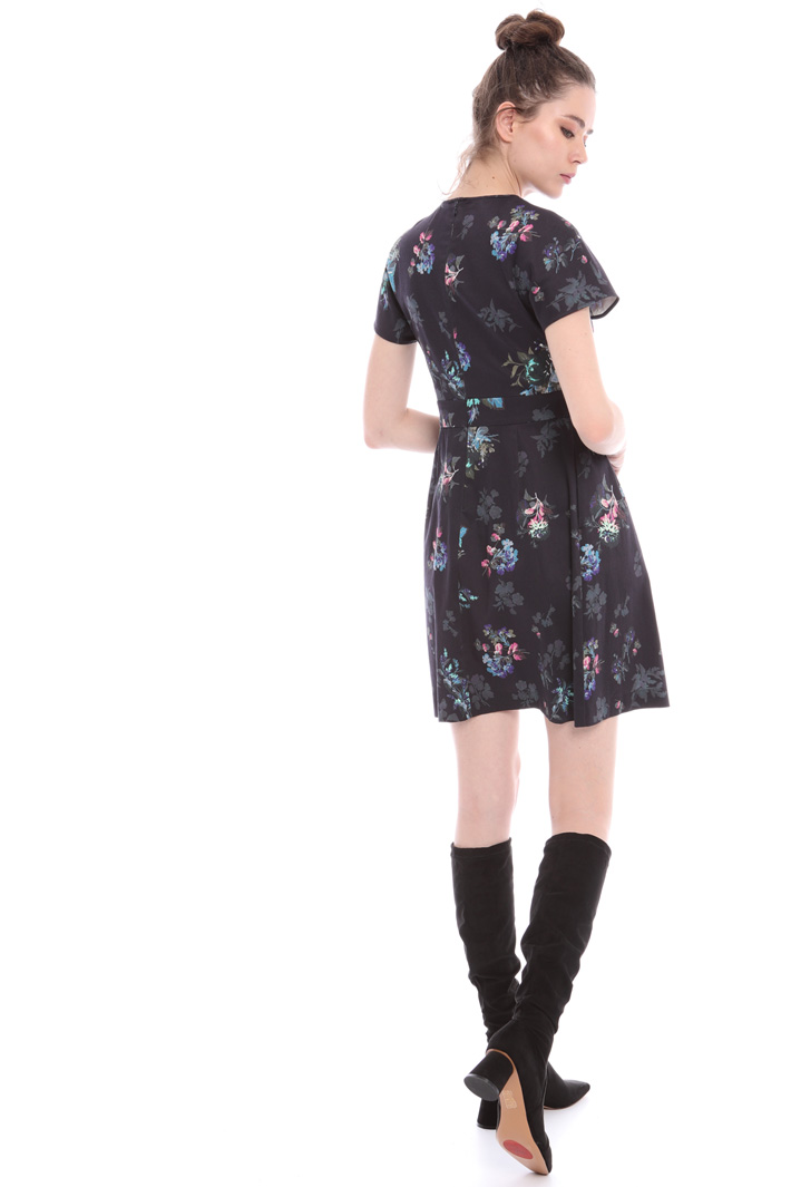 Cotton-satin corolla dress
Intrend Cotton-satin corolla dress
Intrend