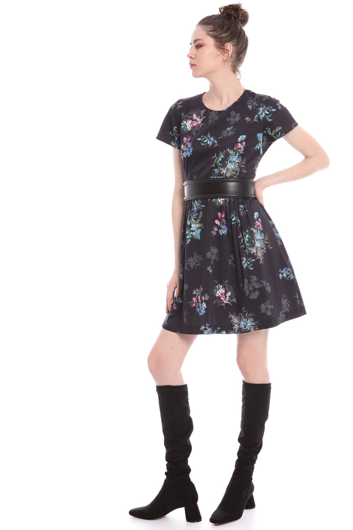 Cotton-satin corolla dress
Intrend Cotton-satin corolla dress
Intrend