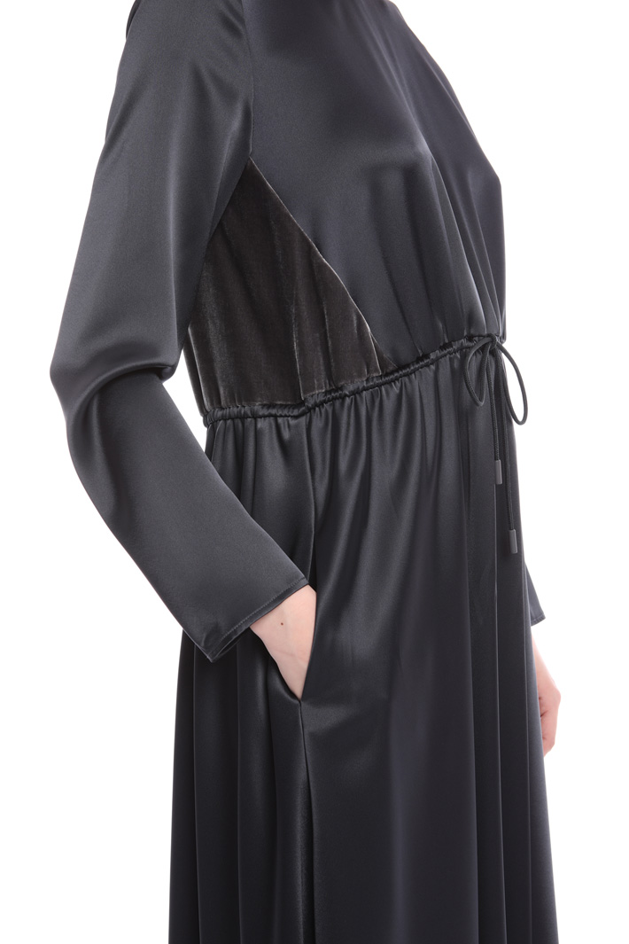 Satin and velvet dress Intrend Satin and velvet dress Intrend