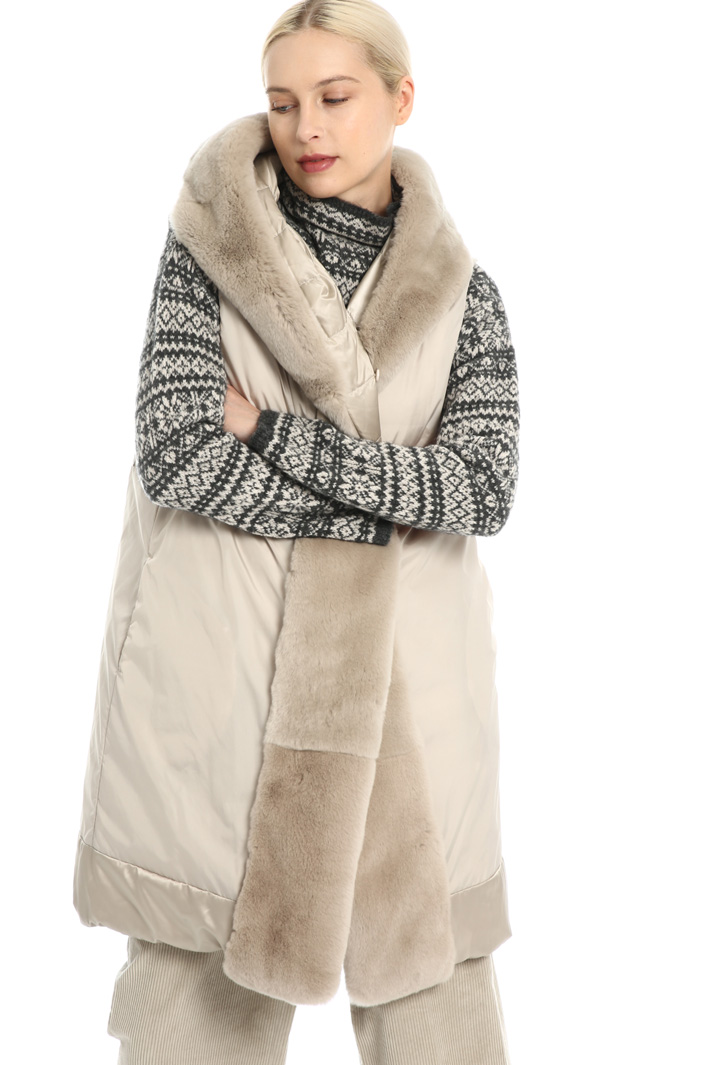 Fur trimmed vest Intrend Fur trimmed vest Intrend