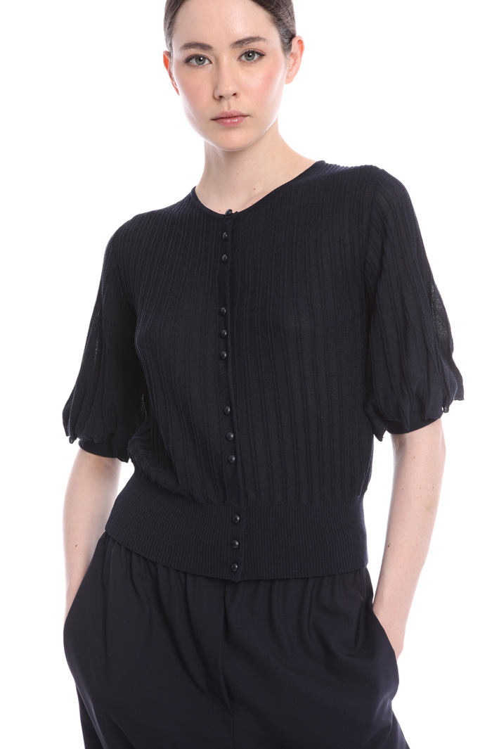 Short sleeved cardigan
Intrend Short sleeved cardigan
Intrend