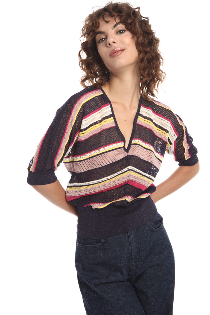 Sheer knit sweater
Intrend Sheer knit sweater
Intrend