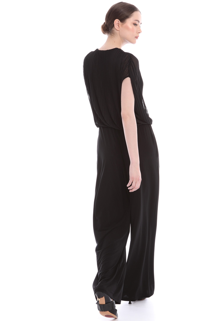 Crossed V-neck jumpsuit
Intrend Crossed V-neck jumpsuit
Intrend