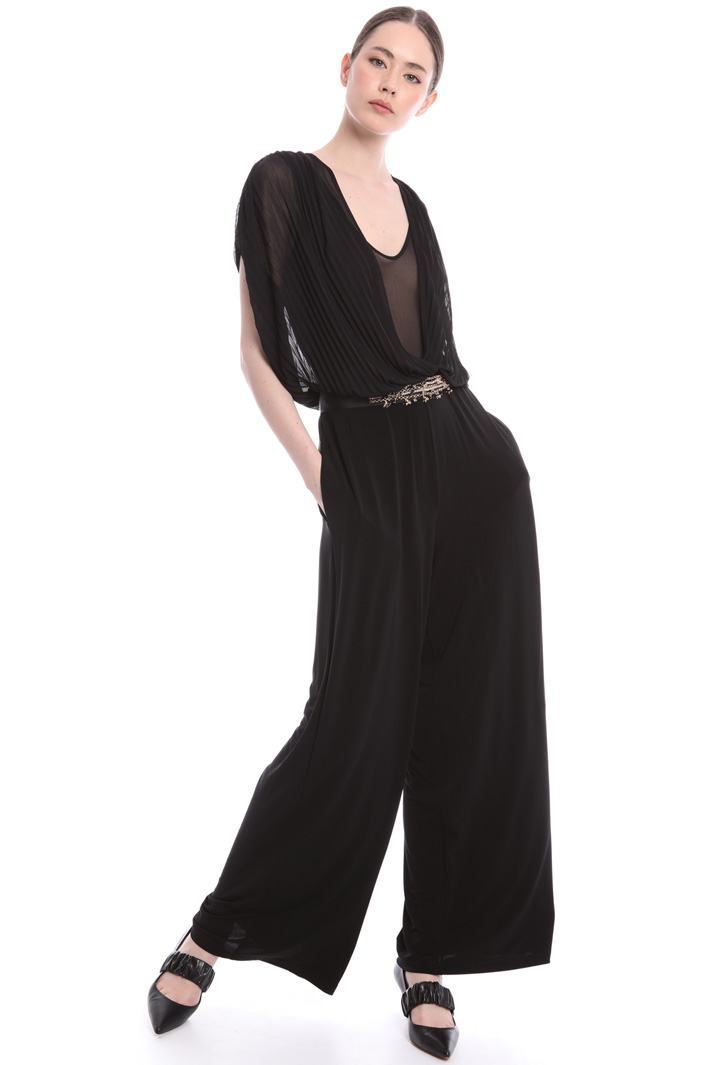 Crossed V-neck jumpsuit
Intrend Crossed V-neck jumpsuit
Intrend