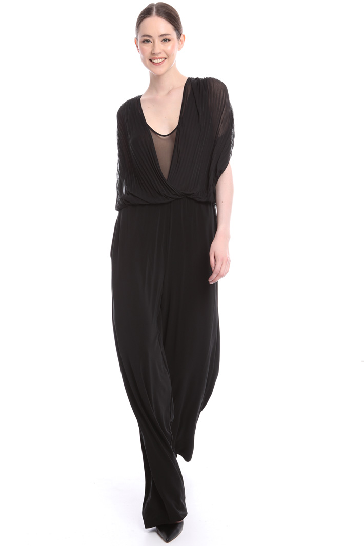 Crossed V-neck jumpsuit
Intrend Crossed V-neck jumpsuit
Intrend