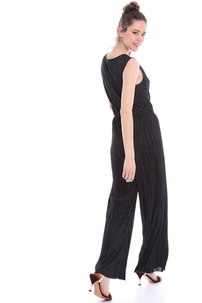 Micro-pleated jersey jumpsuit
Intrend Micro-pleated jersey jumpsuit
Intrend