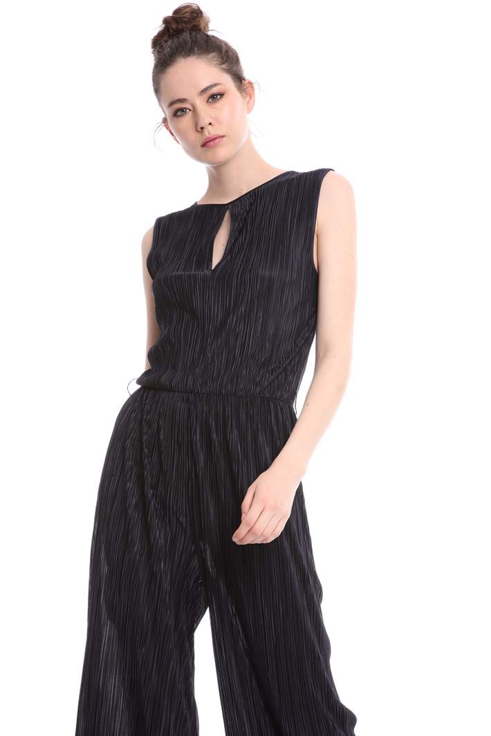 Micro-pleated jersey jumpsuit
Intrend Micro-pleated jersey jumpsuit
Intrend
