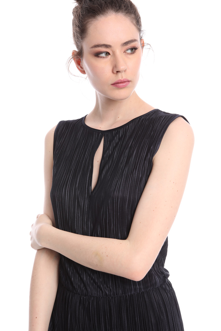 Micro-pleated jersey jumpsuit
Intrend Micro-pleated jersey jumpsuit
Intrend