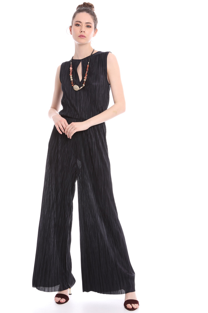 Micro-pleated jersey jumpsuit
Intrend Micro-pleated jersey jumpsuit
Intrend