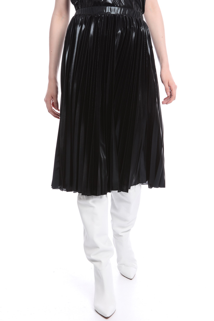 Metallic pleated midi-skirt
Intrend Metallic pleated midi-skirt
Intrend