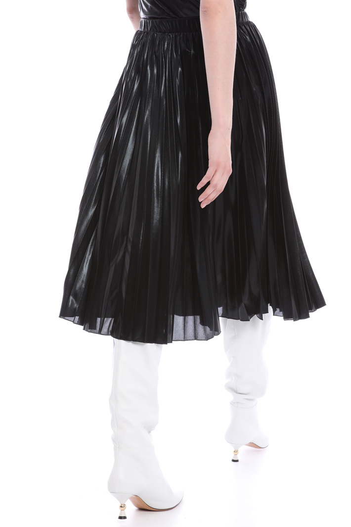 Metallic pleated midi-skirt
Intrend Metallic pleated midi-skirt
Intrend