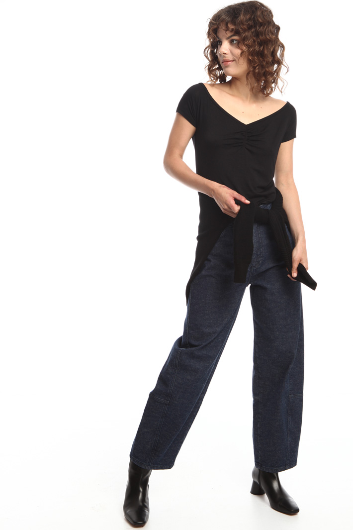 Wide V-neck T-shirt
Intrend Wide V-neck T-shirt
Intrend