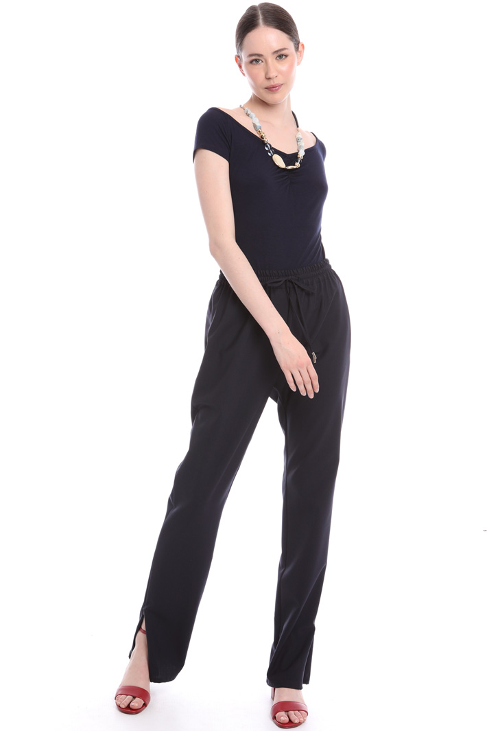 Wide V-neck T-shirt
Intrend Wide V-neck T-shirt
Intrend