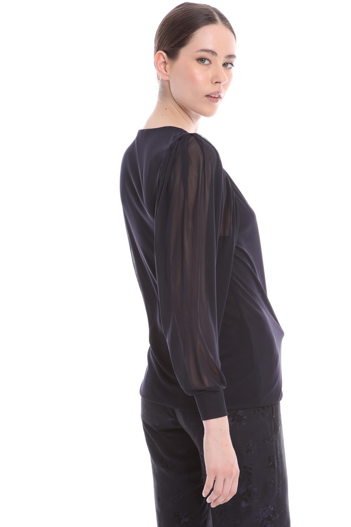 Crepe jersey blouse
Intrend Crepe jersey blouse
Intrend