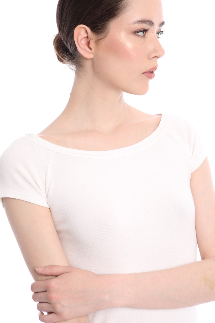 Boat neck T-shirt
Intrend Boat neck T-shirt
Intrend
