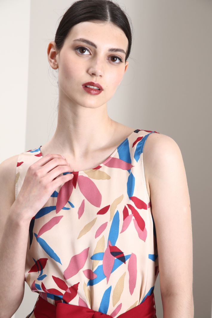 Belted satin dress Intrend