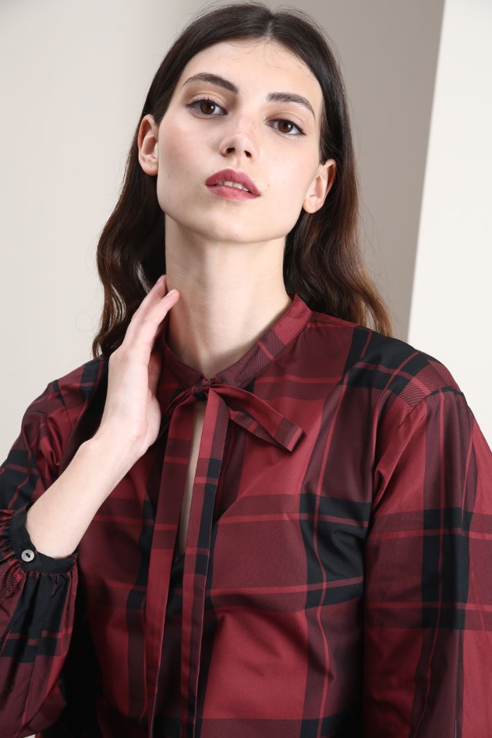 Blusa de tafetán Intrend