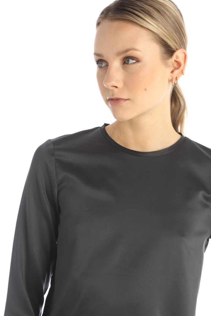 Blusa de satén Intrend