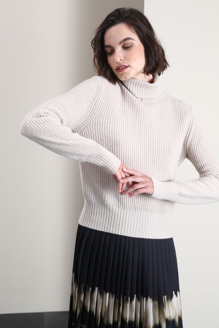 Cashmere yarn sweater Intrend
