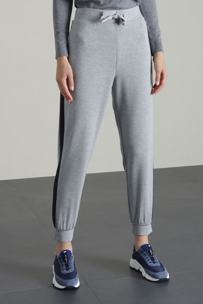 Pantaloni con bande laterali Intrend