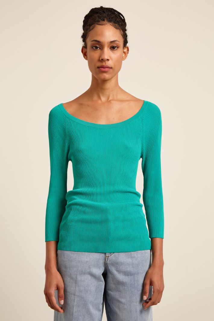 Maglia con scollo a barchetta