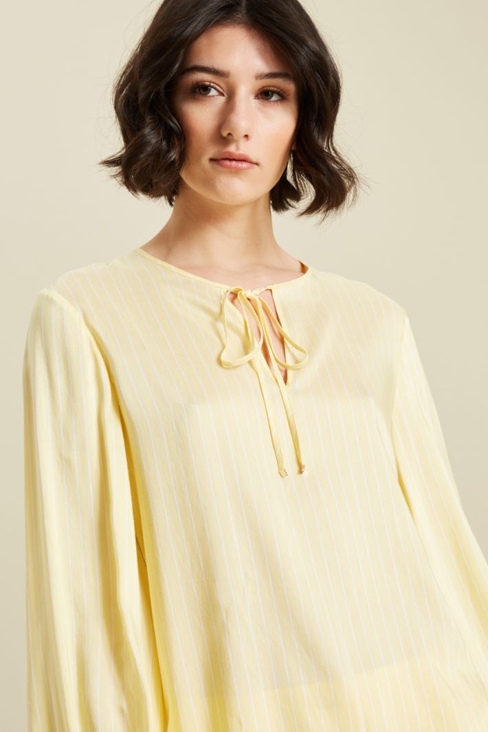 Viscose and silk blouse Intrend