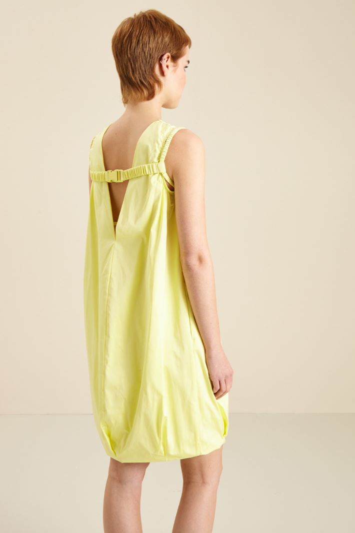 Sleeveless dress Intrend