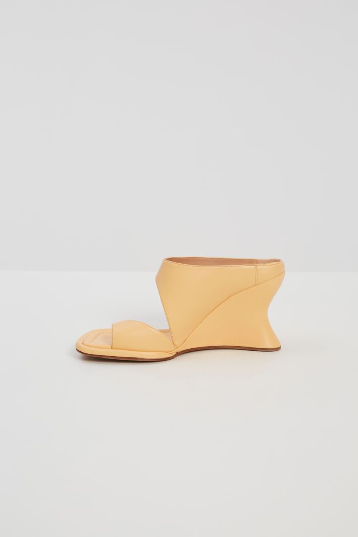 Sandali infradito con zeppa Intrend - 2