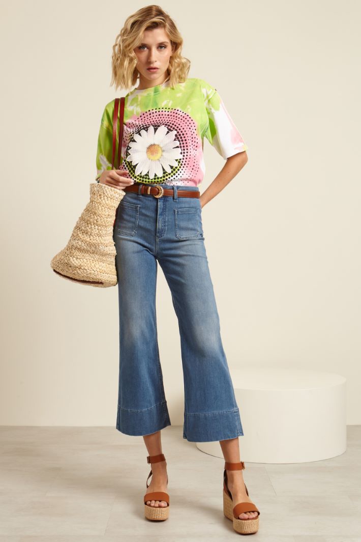 T-shirt con stampa a rilievo